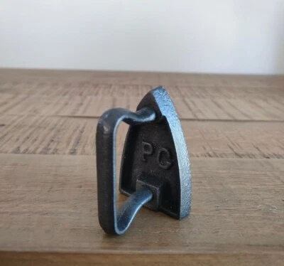 Ancien petit fer à repasser PG - Epoque XIXème  - Photo 1/2