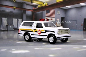 1980 - 1986 Ford Bronco 4x4 Fire Chief's Truck Model 1/64 Scale - Picture 1 of 10