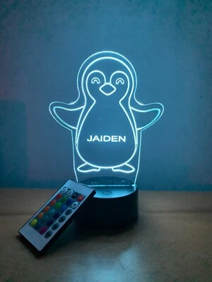 Luz Nocturna Pingüino, Personalizada Gratis, 16 Opciones de Color LED Grabada Personalizada Foto 1 de 4