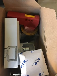 EATON NZM3-XTVDVR-NA. Manico rosso. PER BREAKER NZM3 USA STOCK UL ELENCATO - Foto 1 di 2