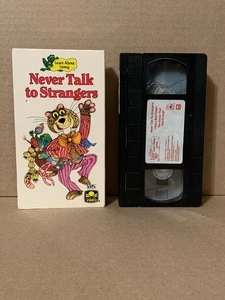 Never Talk To Strangers -1990 VHS Tape by Golden Book Video - Imagen 1 de 4