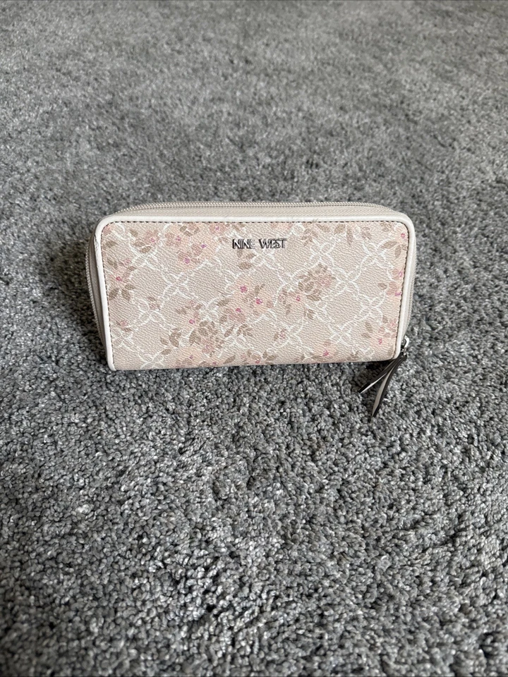Cartera Nine West Flower  Foto 1 de 3