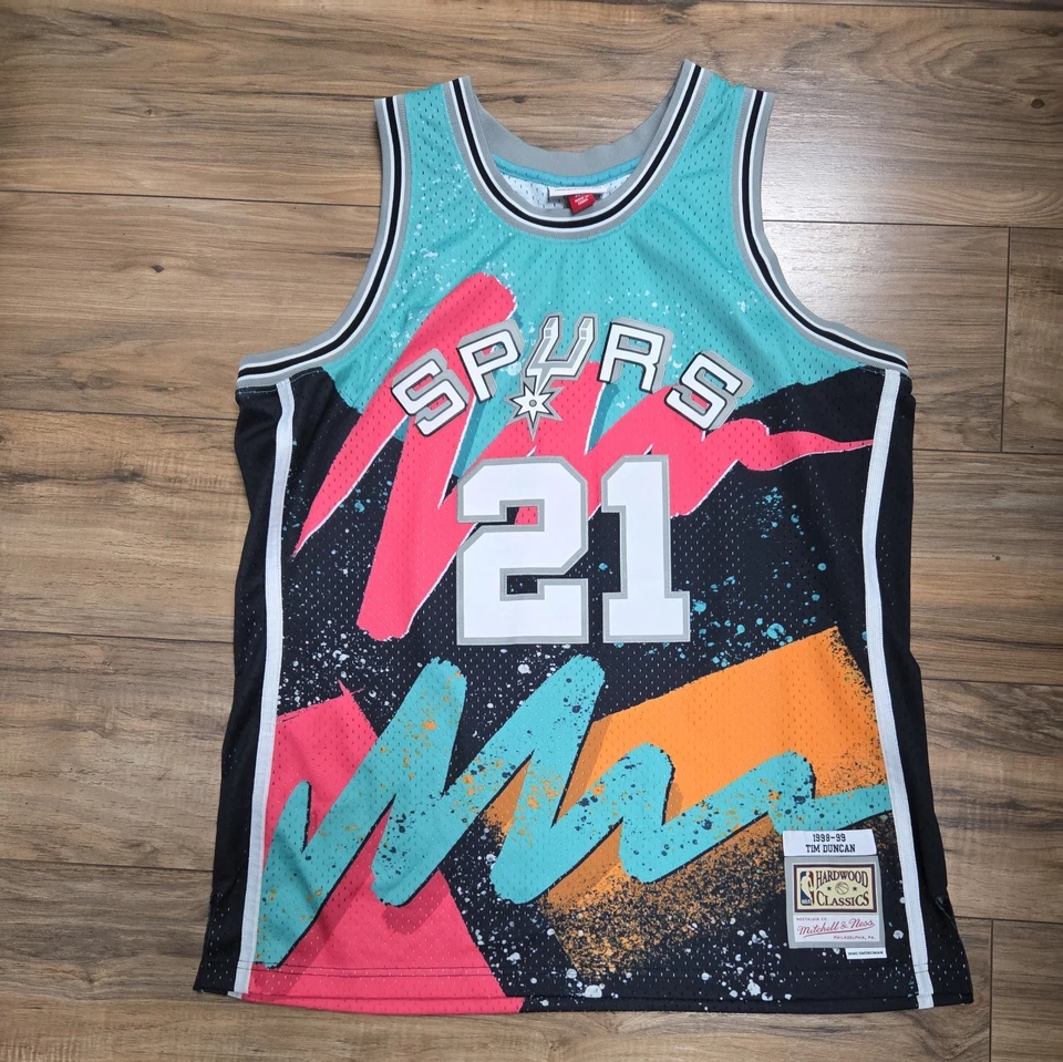 Mitchell & Ness San Antonio Spurs Tim Duncan Hyper Hoops Swingman Medium Jersey - Image 1 of 4