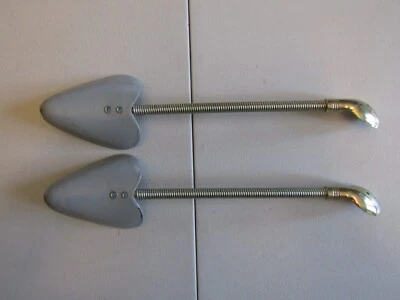 Camillas retenedores de árbol de zapatos vintage de metal para mujer y mujer ~ 11 3/4" Foto 1 de 4