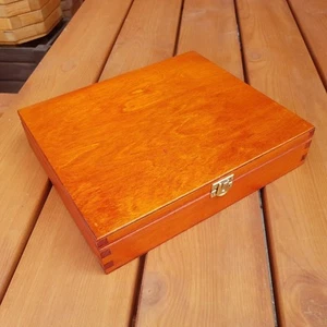 WOODEN BOX 29 X 25 X 6 CM LOCKABLE LATCH, - LIGHT BROWN - Picture 1 of 5