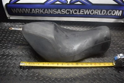 2411 SELA DE ASSENTO COMPETIDO USADA 02 HONDA SHADOW VT750 VT 750 DC SPIRIT FRETE GRÁTIS - Imagem 1 de 4