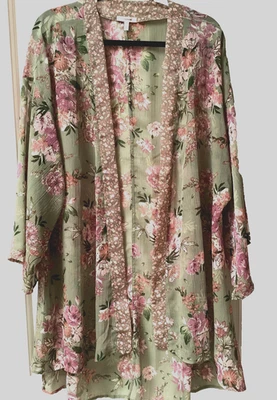 Maunces, green and pink flowered kimono, duster, top size XL - Image 1 of 4