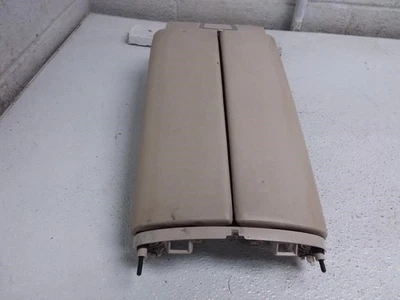 Mercedes-Benz E63S 2018 consola delantera cuero beige reposabrazos abierto dividido   Foto 1 de 4