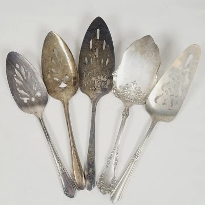 5x ВИНТАЖНЫХ АНТИКВАРНЫХ СЕРВИРОВЩИКОВ ДЛЯ ПИРОГОВ СТОЛОВЫЕ ПРИБОРЫ ПОСЕРЕБРЕННЫЕ ЛОТ ПОВТОРНОЕ ИСПОЛЬЗОВАНИЕ ПОВТОРНОЕ ИСПОЛЬЗОВАНИЕ - Изображение 1 из 4