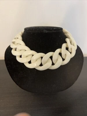 Collar Lucite GRAN ESLABONES Color Crema Foto 1 de 4