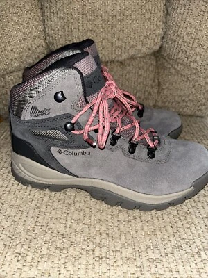 Columbia Mujer Newton Ridge Talla Grande 8.5 W Bota Impermeable Stratus/Canyon Rose Foto 1 de 4