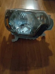 2015 toyota Tacoma TDR Pro Front Head Lamp Right. OEM - Picture 1 of 2