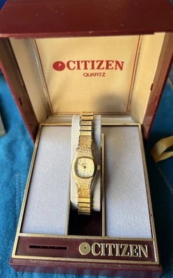 Reloj Citizen CQ Mujer De Colección 17mm Esfera Crema Tono Dorado Ovalado 5930-S16717 Necesita Batería Foto 1 de 4