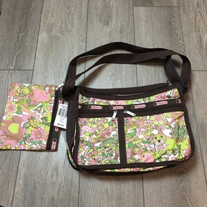 NWT Lesportsac Deluxe Everyday Bag Wrapped White Jungle Animals - Picture 1 of 8