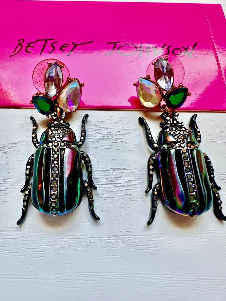 Pendientes Betsey Johnson Multicolor Gemas Iridiscentes Gunmetal Halloween Escarabajo Foto 1 de 4