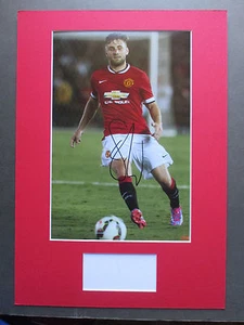MANCHESTER UNITED LUKE SHAW GENUINE SIGNED A3 MOUNTED PHOTO DISPLAY - PROOF- COA - Bild 1 von 7