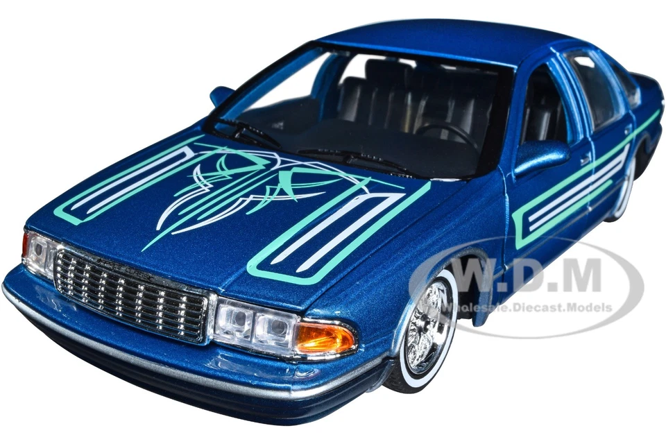 Motormax 79022BL 1993 Chevrolet Caprice Lowrider 1/24 Diecast Model Car
