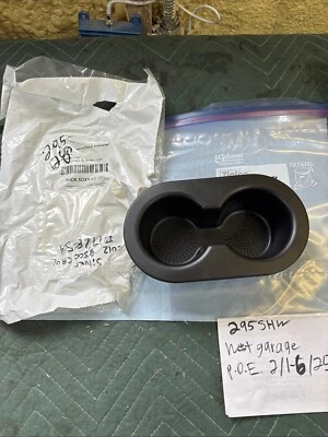 NUEVO OEM Mopar Asiento Trasero Portavasos Inserto 5HD65DX9AC Dodge Ram 2002-2021 Foto 1 de 4