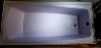 Porclean Coated Cast Iron 5ft.  Tub - Image 1 of 4