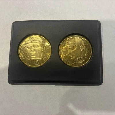 Moeda 1997 Pinnacle em perfeito estado Derek Jeter & Chipper Jones - Imagem 1 de 3