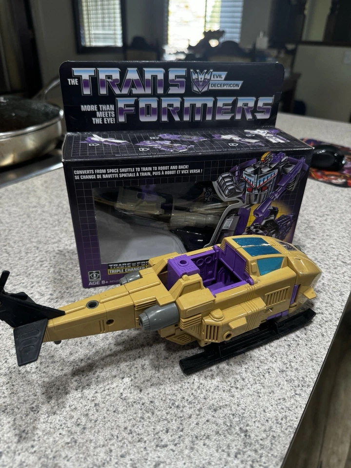 Reissue g1 atrotrain still sealed & g1 skyhopper. - Image 1 of 4