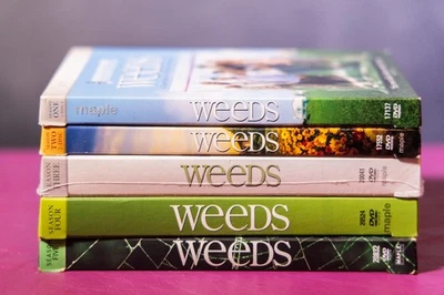 Weeds Seasons 1–5 DVD Collection – Mixed Condition – (EN/FR) - Image 1 of 3