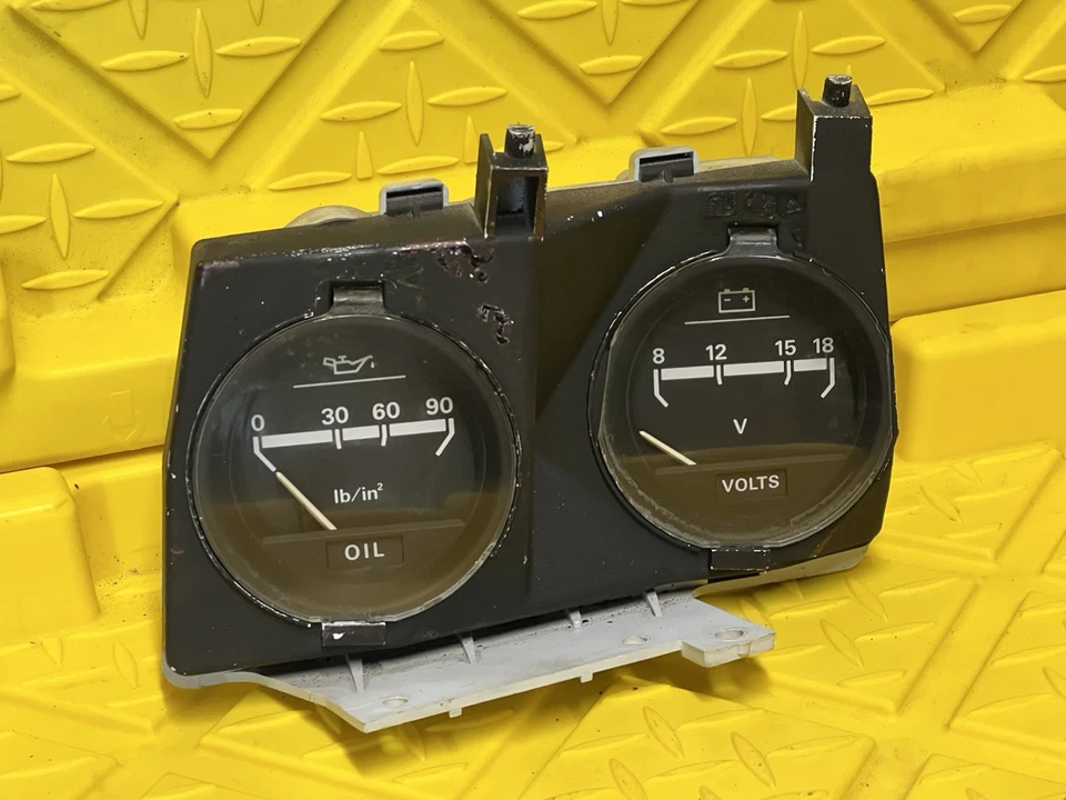 Conjunto de medidor de aceite y voltios 87-89 Nissan 300ZX VG30 Z31 2+2 FABRICANTE DE EQUIPOS ORIGINALES Foto 1 de 3