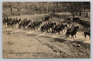 Atq/Vtg Post Card Troops On The March Fort Riley Kansas O65 - Picture 1 of 2