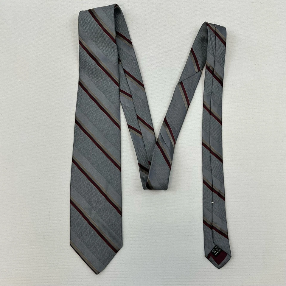 Gravata Surrey masculina listra cinza amarrada skinny tecido clássico curta 55 1/8" x 3" - Imagem 1 de 4