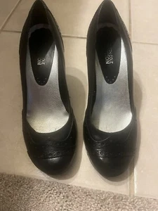 Women’s Wedges By Kenneth Cole. Size 5 - Picture 1 of 3
