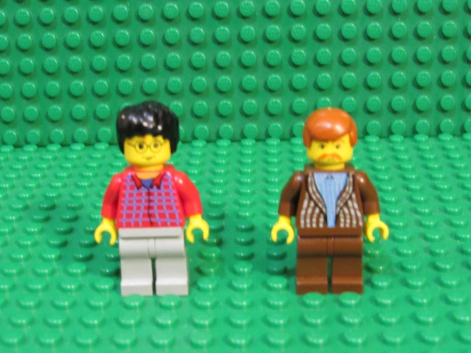 Лот из 2 минифигурок LEGO 4728 Гарри Поттер + дядя Вернон Дурсли HV22 - Изображение 1 из 2