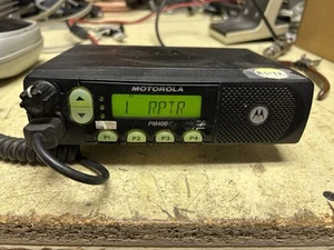 Motorola PM400 Mobile Two-Way Radio AAM50RPF9AA3AN W/Microphone - FOR PARTS ONLY - Zdjęcie 1 z 4