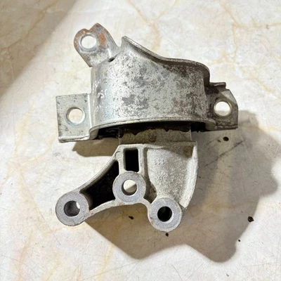 Fiat 500  2007-2015  Engine Mount Driver Rear Side - Image 1 of 4