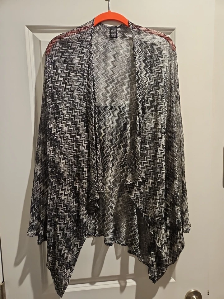 Mantón brillante negro y dorado con diseño Chevron - talla única Foto 1 de 4