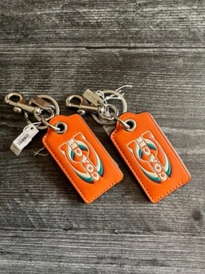 Llavero abridor de botellas COACH CJ743 con sello Coach Foto 1 de 4