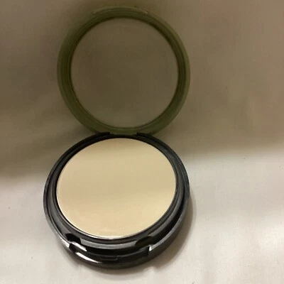 Sally Hansen Natural Beauty Luminous Matte Pressed Powder #1002-05 Light  - Image 1 of 3