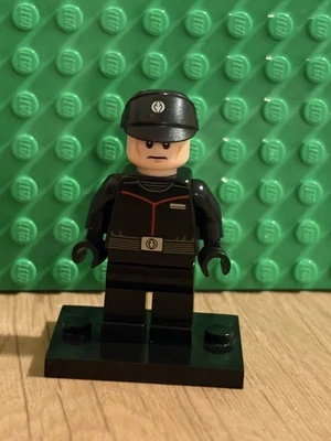 LEGO Star Wars Sith Fleet Officer Minifigure sw1076 (75266) Episode 9 - Image 1 of 4