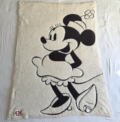 Barefoot Dreams CozyChic® Classic Disney Minnie Mouse Blanket - Image 1 of 4