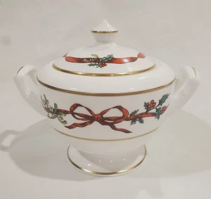 ROYAL WORCESTER Sugar Bowl HOLLY RIBBONS Lid Gold Bone China 4" Made in ENGLAND - Picture 1 of 4