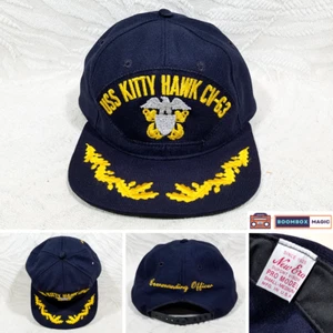 USS KITTY HAWK CV-63 "OFICIAL AL MANDO" MARINA DE EE. UU. GORRA DE BÉISBOL SNAPBACK NUEVA ERA - Imagen 1 de 11