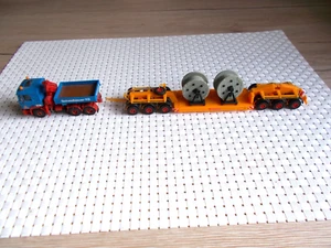 Grúa de carga Kibri H0 MAN Scheuerle semirremolque de cama baja - construido - Imagen 1 de 4