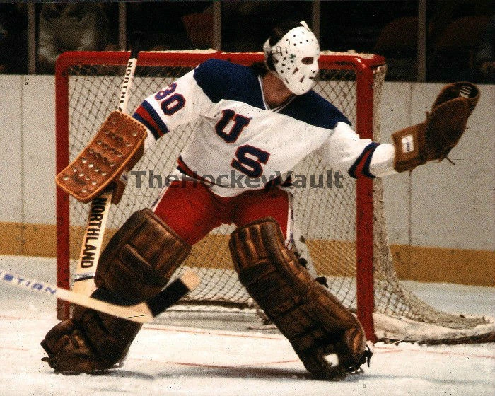 GUANTE MEDALLISTA ORO OLÍMPICO EE. UU. 1980 equipo Jim Craig Boston Bruins Ahorra 8X10 Foto 1 de 1