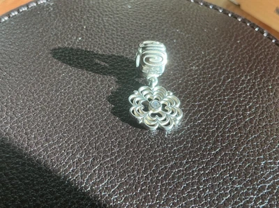Original  Pandora Element, Clip, Dangle Blume mit weißem Zirkonia, retired - Bild 1 von 3