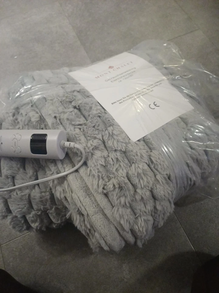 MONT CHALET Heizdecke silbergrau ca. 130 x 180 cm Fellimitat  - Bild 1 von 1