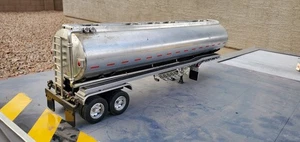 Remolque cisterna de petróleo Kenworth plateado nuevo Ray usado - Imagen 1 de 5