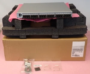 EMC Brocade DS-6510B 48x 16Gb SFP+ FC SAN Switch EM-6510-48-16G-R (48-Act) + Lic - Photo 1/10