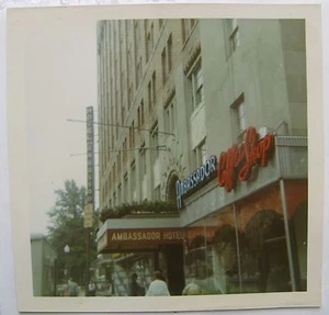 1969 Luglio - Piccola foto a colori dell'Ambassador Hotel, Washington, D.C. - Foto 1 di 2