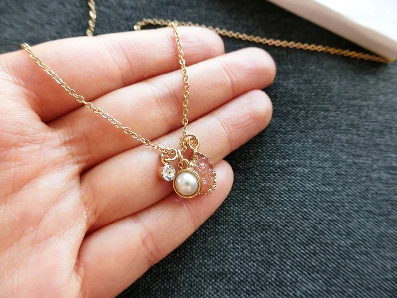 Forever 21 со стразами, жемчугом и кристаллами подвески золотая цепочка короткое ожерелье, 44 см - Изображение 1 из 4