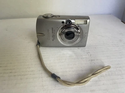 Canon Power Shot SD550 Digital Elph Camera 7.1MP TURNS ON FOR PARTS / REPAIR - Imagem 1 de 4