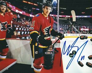 Signed  8x10 MIKAEL BACKLUND Calgary Flames Autographed Photo - COA